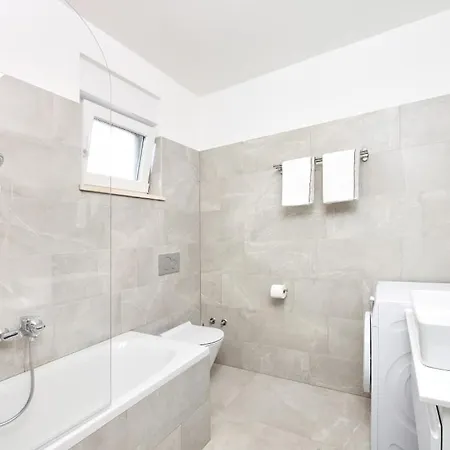 Holiday House In Basanija With Terrace, Air Conditioning, Wifi, Washing Machine 4983-1 Holiday home *