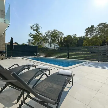 Holiday House In Basanija With Terrace, Air Conditioning, Wifi, Washing Machine 4983-1 Holiday home *