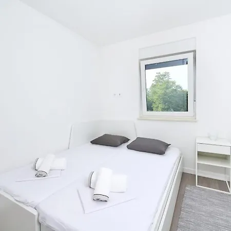 Holiday House In Basanija With Terrace, Air Conditioning, Wifi, Washing Machine 4983-1 *