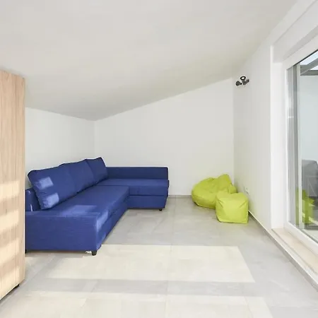 Holiday House In Basanija With Terrace, Air Conditioning, Wifi, Washing Machine 4983-1 Holiday home *
